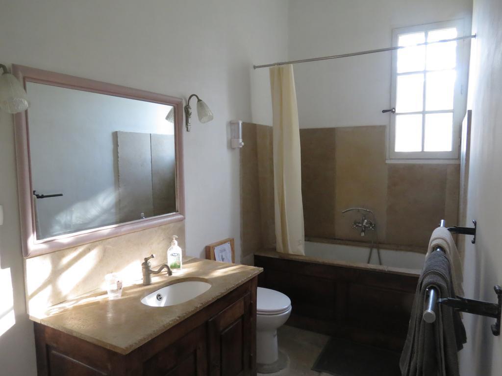 B&B Mas Les Lecques Beaucaire  Exterior foto